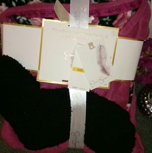Jessica Simpson sleep set with socks